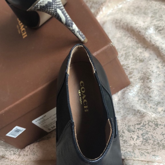 COACH BLACK LEATHER ADRIANNA SNAKE PRINT HEELS! - Picture 4 of 6